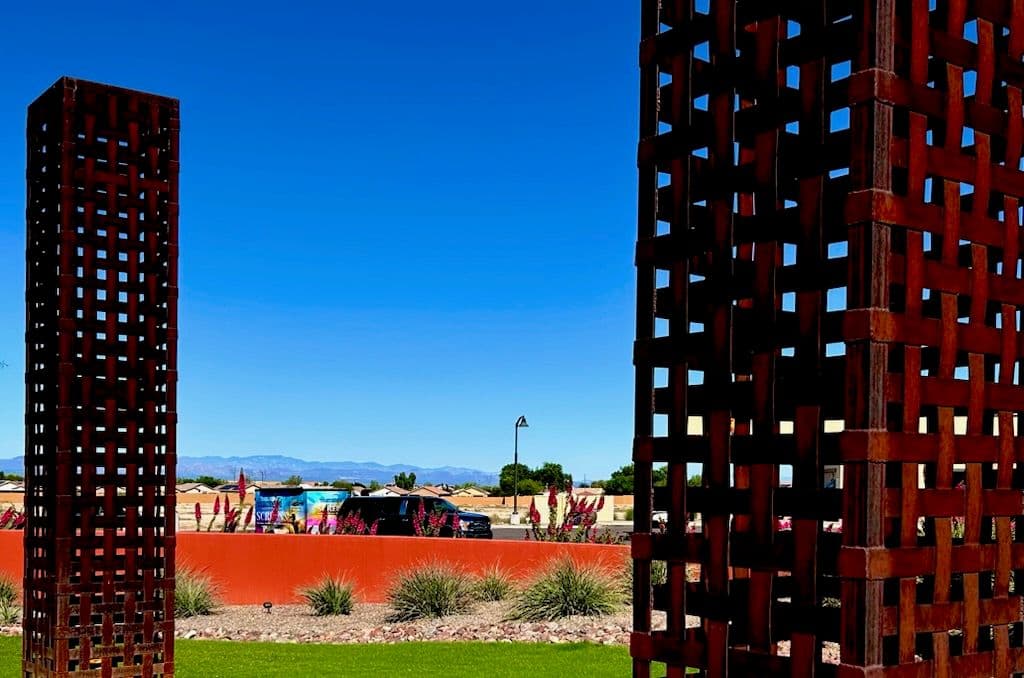 Gallery photos for Sun Screens Deployed for a Sunny Day in Sun City Festival: Image #1