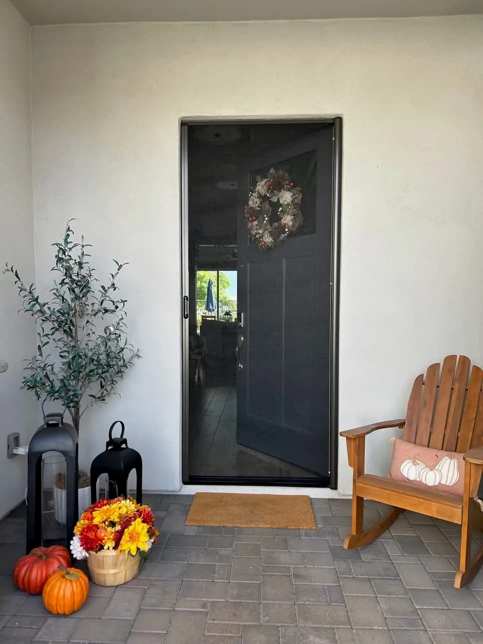 Enhancing Your Porch with Retractable Screen Doors | Hummingbird ...